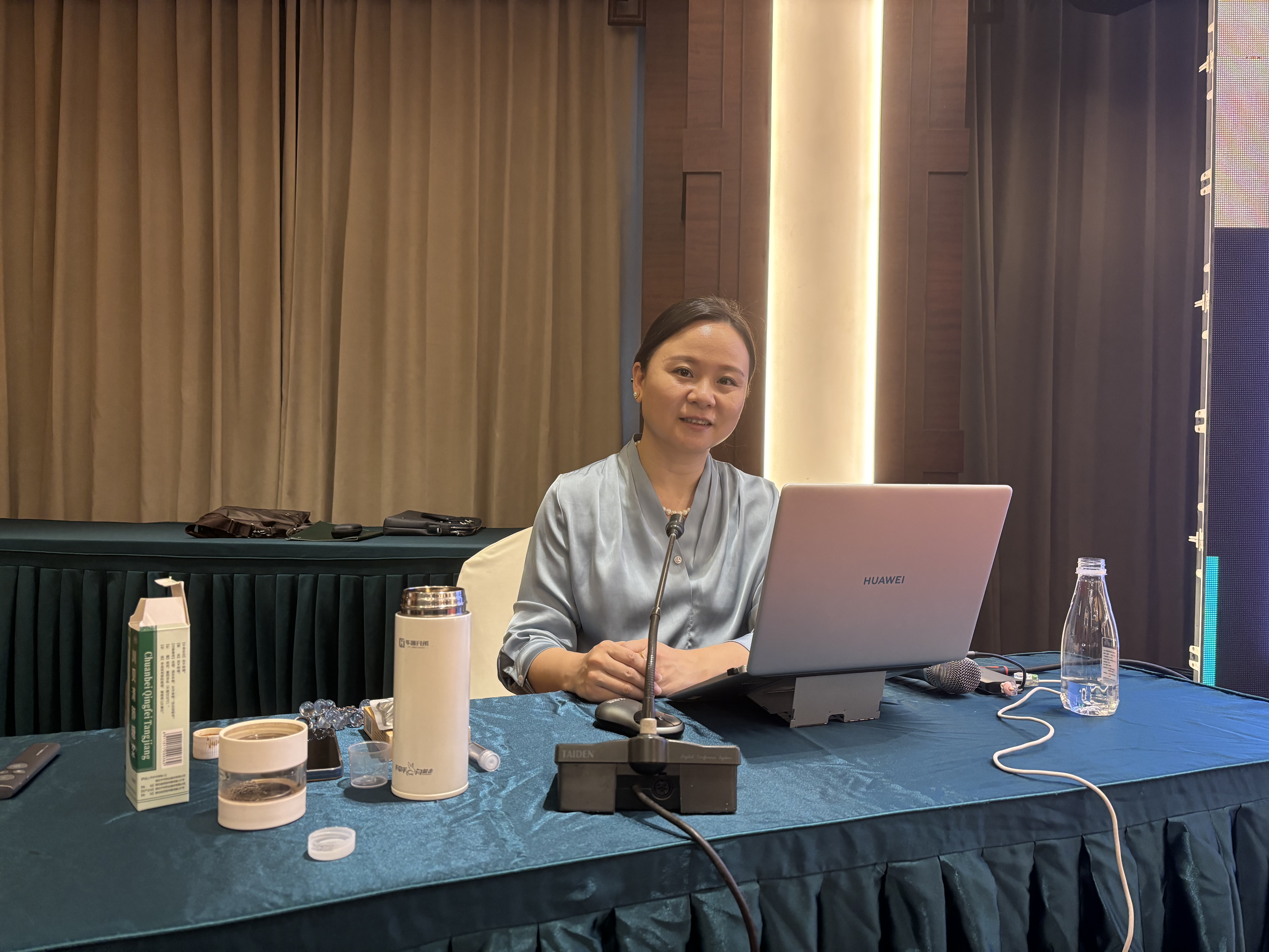 圖2 俞丹授課.jpg 圖2 俞丹授課.jpg