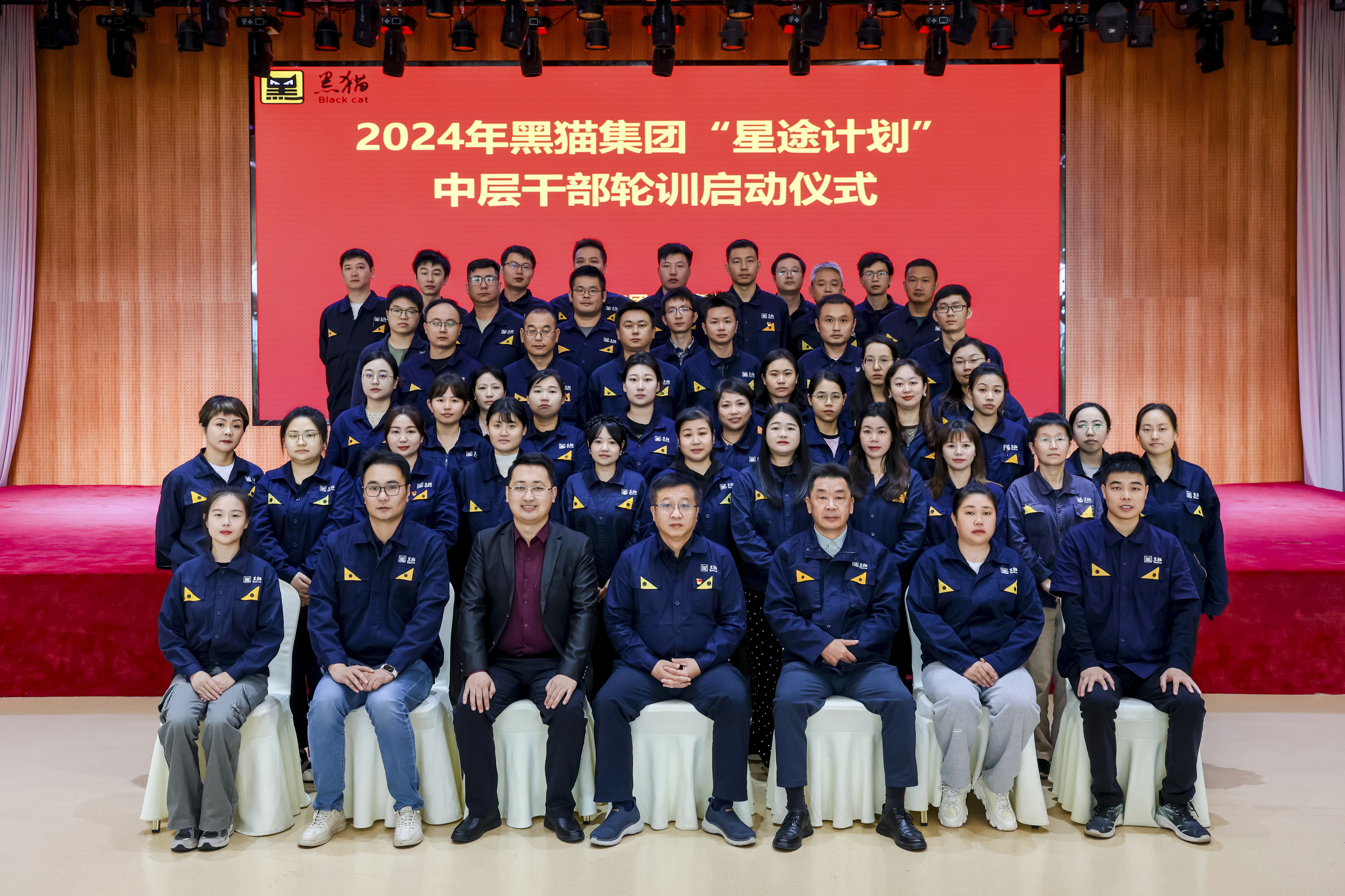 圖4 合影留念.jpg 圖4 合影留念.jpg