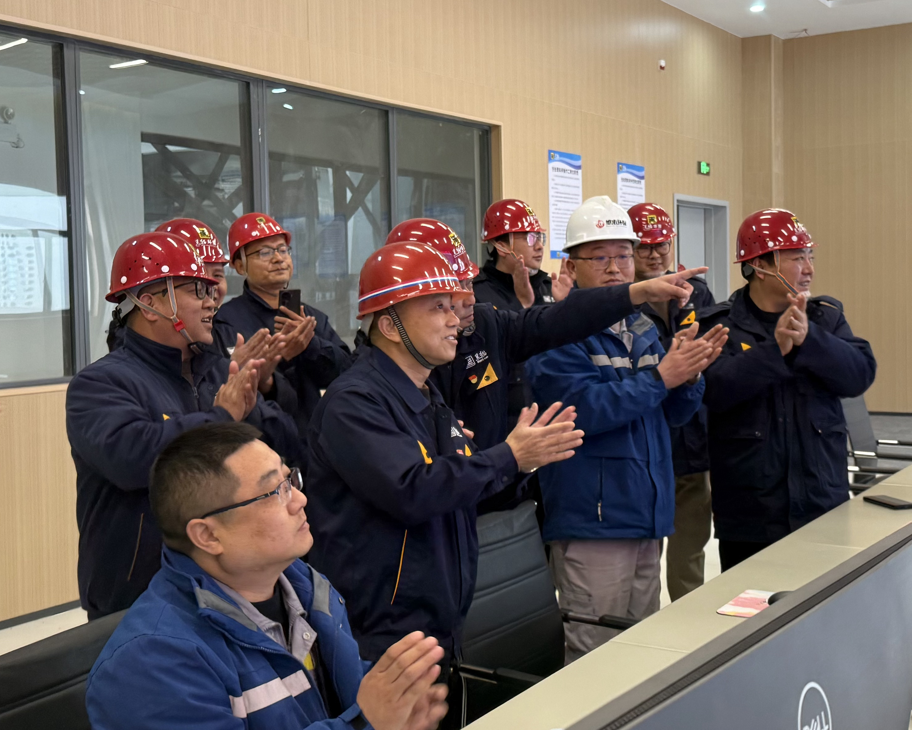 圖2 盛旺喜調(diào)研現(xiàn)場.jpg 圖2 盛旺喜調(diào)研現(xiàn)場.jpg