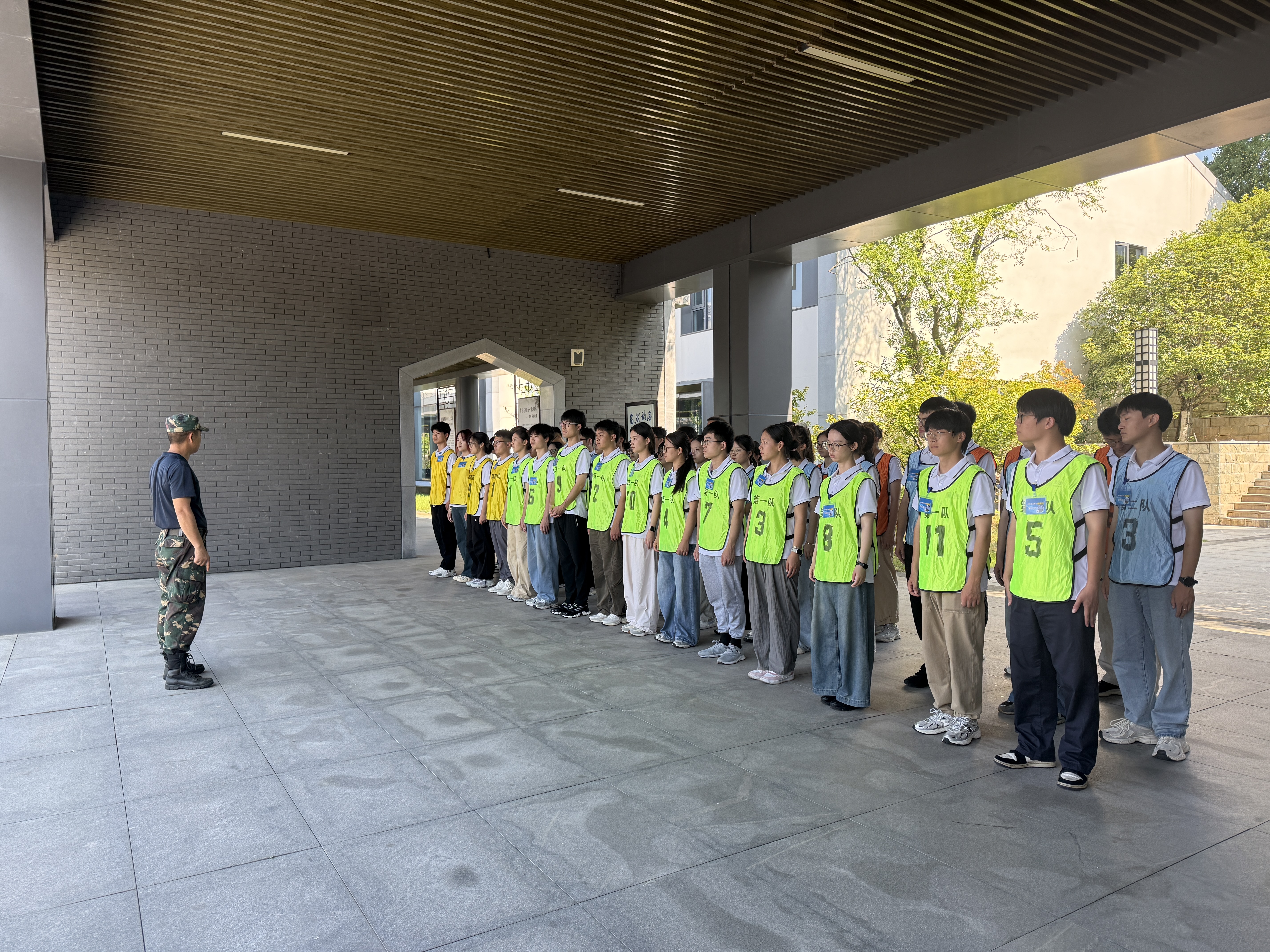 軍訓(xùn)現(xiàn)場(chǎng)01.jpg 軍訓(xùn)現(xiàn)場(chǎng)01.jpg